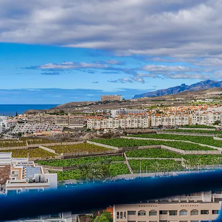 Elegant Beachfront With Balcony & Ocean View In Playa Paraiso