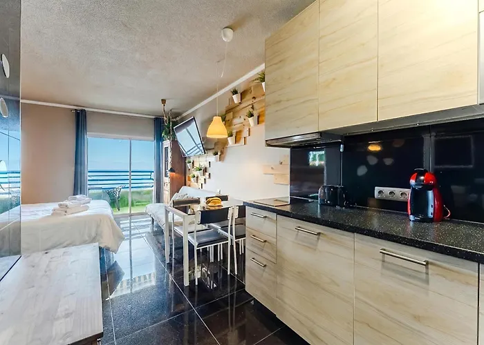 Elegant Beachfront With Balcony & Ocean View In Playa Paraiso Costa Adeje (Tenerife)